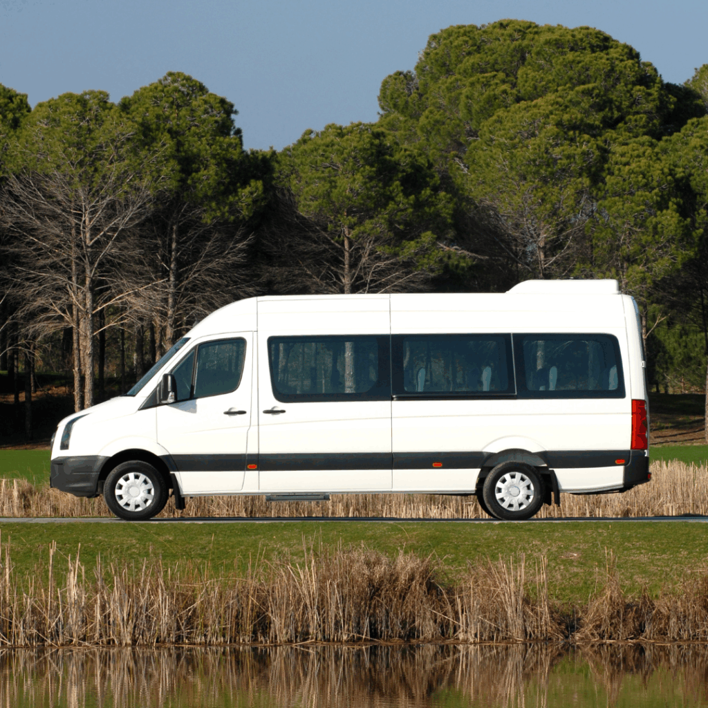 ¿Cómo contratar un Servicio de Alquiler de Combis confiable? Travelvans